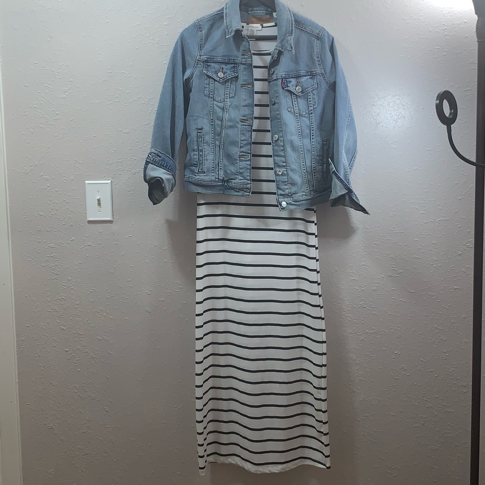 White and black striped Maxi dress sz small